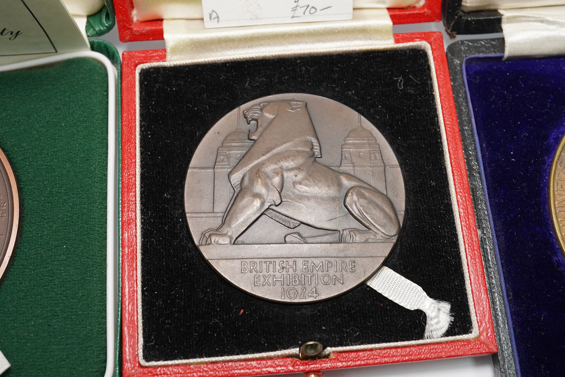 British commemorative medals, comprising Battle of a Battle of London June 1944, silver bronze, British Empire exhibition 1924 exhibitors cased bronze medal, Liverpool 700th anniversary of foundation (1207–1907), cased b